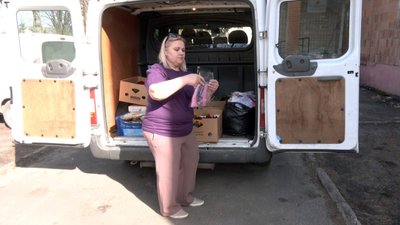 "Хустинка добра": волонтери влаштували акцію для жінок, які лікуються в онкоцентрі Волині "Хустинка добра": волонтери влаштували акцію для жінок, які лікуються в онкоцентрі Волині