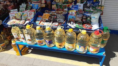 Олія та спеції на хмельницькому продуктовому ринку, 2 вересня 2023. Фото: Суспільне Хмельницький Олія та спеції на хмельницькому продуктовому ринку, 2 вересня 2023. Фото: Суспільне Хмельницький