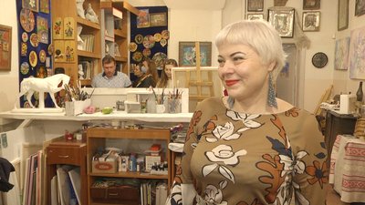 У Житомирі художниця Олена Славова презентувала 60 міні-скульптур свого батька – Леонарда Славова У Житомирі художниця Олена Славова презентувала 60 міні-скульптур свого батька – Леонарда Славова