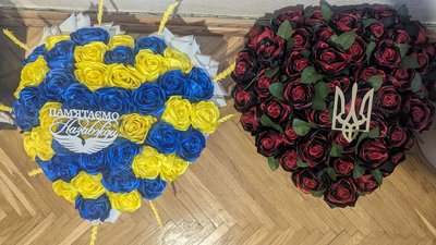 Квіти пам'яті: після загибелі брата волинянка створює атласні композиції, які ставлять на могилах бійців Квіти пам'яті: після загибелі брата волинянка створює атласні композиції, які ставлять на могилах бійців