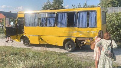 У Нетішині слідчі поліції працюють на місці ДТП за участі рейсового автобуса