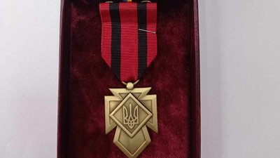 Нагрудний знак "Хрест Хоробрих", яким нагородили бійця, Тернопіль, 8 квітня, 2024