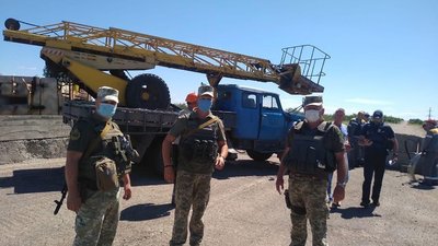 Енергетики відновлюють електропостачання до прифронтового Луганського