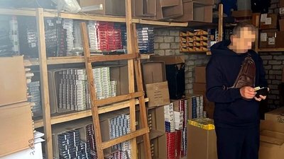 На Полтавщині викрили групу осіб, які займалися обігом підакцизних товарів: тютюну та алкоголю На Полтавщині викрили групу осіб, які займалися обігом підакцизних товарів: тютюну та алкоголю
