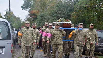 На Чернігівщині попрощалися з п'ятьма захисниками На Чернігівщині попрощалися з п'ятьма захисниками