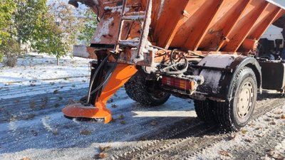 Повалені дерева та ожеледиця. У Миколаєві ліквідовують наслідки негоди Повалені дерева та ожеледиця. У Миколаєві ліквідовують наслідки негоди