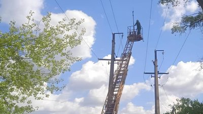 Відновлюють електропостачання на Рівненщині після негоди