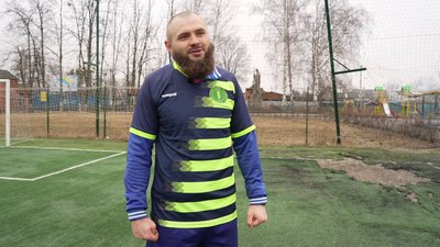Пошкоджене поле у Дергачах. 11 березня 2023 року. Фото: Марина Верещака/Суспільне Харків Пошкоджене поле у Дергачах. 11 березня 2023 року. Фото: Марина Верещака/Суспільне Харків