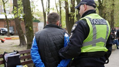 Правоохоронці затримали на місці чоловіка, який, за версією слідства, стріляв