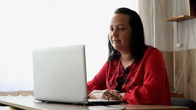 Як пройшло 1 вересня у школі в Чернігові, куди перевели дітей з двох розбомблених росіянами Як пройшло 1 вересня у школі в Чернігові, куди перевели дітей з двох розбомблених росіянами