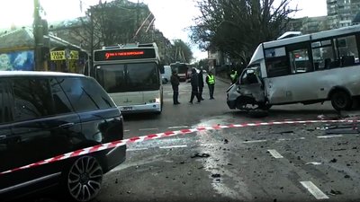 Водій маршрутного таксі помер: слідчі перекваліфікували справу за фактом ДТП у середмісті Миколаєва
