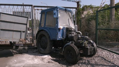 Вибили вікно та підірвали трактор: у Харкові пошкодили техніку ринку "Барабашово"