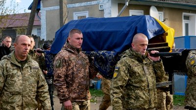 “Загинула, рятуючи побратимів”: Спогади близьких про полеглу військову медикиню з Буковини Смук “Загинула, рятуючи побратимів”: Спогади близьких про полеглу військову медикиню з Буковини Смук