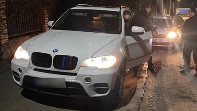 У Мукачеві у водія з ознаками наркотичного сп’яніння вилучили автівку BMW на користь держави