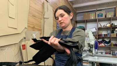 У Тернополі волонтери виготовляють сумки для аптечок