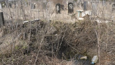 Який вигляд має кладовище №17 у Харкові, яке заборонили відвідувати через міни Який вигляд має кладовище №17 у Харкові, яке заборонили відвідувати через міни