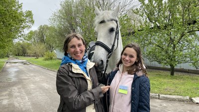 Анімалотерапія та благодійний ярмарок. У Дніпрі волонтери збирали кошти на допомогу ЗСУ Анімалотерапія та благодійний ярмарок. У Дніпрі волонтери збирали кошти на допомогу ЗСУ