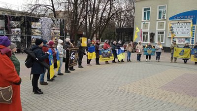"Поверніть Героїв додому": У Хмельницькому вийшли на акцію в підтримку полонених