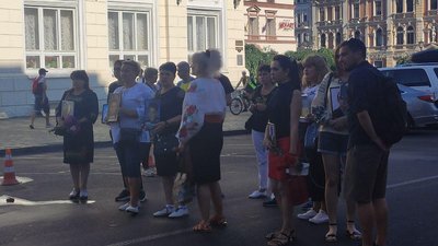 “Ми досі вигризаємо незалежність”. В Одесі пройшов Марш захисників України “Ми досі вигризаємо незалежність”. В Одесі пройшов Марш захисників України