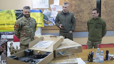 Віталій Кличко передав партію дронів для 44-го Окремого стрілецького батальйону ЗСУ
