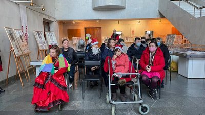 "Різдвяна казка": у Черкасах презентували виставку інклюзивного мистецтва
