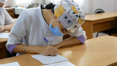 У Бахмутському медколеджі випускники склали останній іспит У Бахмутському медколеджі випускники склали останній іспит