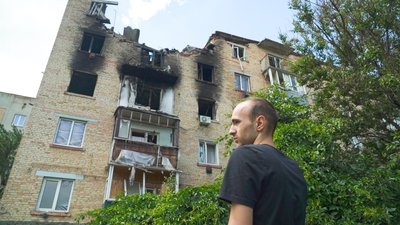 Юра з Калуша, він вперше бачить подібні руйнування Юра з Калуша, він вперше бачить подібні руйнування