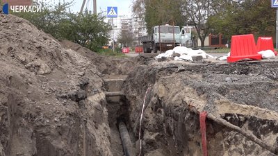 Порив труб, встановлених 60 років тому, ліквідували у Черкасах Порив труб, встановлених 60 років тому, ліквідували у Черкасах