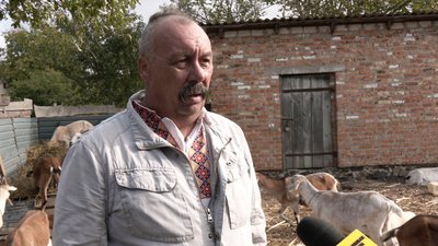 "Довелося скоротити поголів'я": фермер із Донеччини не може вигодувати кіз, яких перевіз на Волинь "Довелося скоротити поголів'я": фермер із Донеччини не може вигодувати кіз, яких перевіз на Волинь