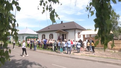 Товкти просо в ступі, носити воду коромислом – у Батурині запрацював інтерактивний музей