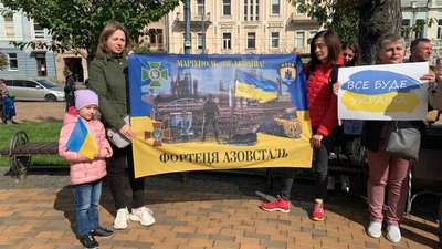 "Ні приєднанню до РФ": вінничани влаштували акцію проти "референдумів" на окупованих територіях України "Ні приєднанню до РФ": вінничани влаштували акцію проти "референдумів" на окупованих територіях України