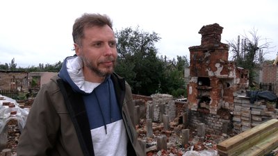 "Буде дом бабі": у Чернігові волонтери відбудовують житло для сестер, що живуть у курятнику "Буде дом бабі": у Чернігові волонтери відбудовують житло для сестер, що живуть у курятнику