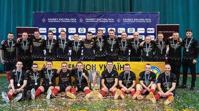 "Хочу допомогти нашим військовим". Футзаліст "Урагану" виставив на продаж дві золоті медалі "Хочу допомогти нашим військовим". Футзаліст "Урагану" виставив на продаж дві золоті медалі