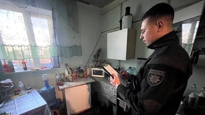 На Київщині 3-річний хлопчик перекинув на себе окріп: він у лікарні