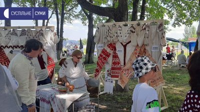 Реконструкція побуту та їжі козаків 17 століття: на Сумщині стартував фестиваль "Козацький родослав" Реконструкція побуту та їжі козаків 17 століття: на Сумщині стартував фестиваль "Козацький родослав"