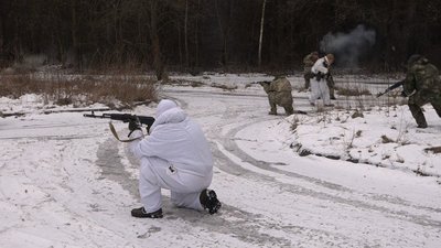 Вчилися стріляти та пересуватися полем бою – у Чернігові пройшли навчання тероборони