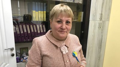 В ліцеї у Житомирі прихистили бездомну кішку, яка під час повітряних тривог спускалася з дітьми у сховище В ліцеї у Житомирі прихистили бездомну кішку, яка під час повітряних тривог спускалася з дітьми у сховище