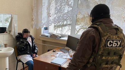 На Кіровоградщині розслідують четверту схему підробки COVID-сертифікатів на два мільйона гривень На Кіровоградщині розслідують четверту схему підробки COVID-сертифікатів на два мільйона гривень