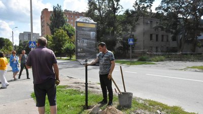 У Чернігові на місцях, де відбулися трагічні події, встановлюють інформаційні стенди У Чернігові на місцях, де відбулися трагічні події, встановлюють інформаційні стенди