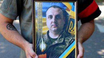 В Ужгороді попрощалися з військовим Валерієм Мадяром
