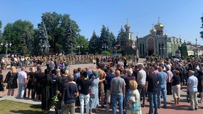 У Черкасах поховали сімʼю, яка загинула в пожежі