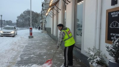 Снігопади на Закарпатті: як розчищають дороги
