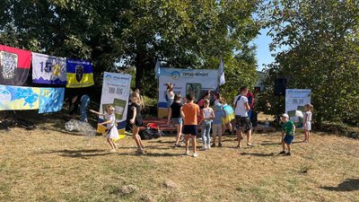 В Ужгороді провели благодійний ярмарок на підтримку ЗСУ В Ужгороді провели благодійний ярмарок на підтримку ЗСУ