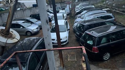 Авто, які були завезені як гуманітарка