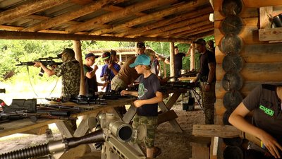 Дисципліна і навчання. Як діти проходять вишкіл у "Карпатському легіоні" Дисципліна і навчання. Як діти проходять вишкіл у "Карпатському легіоні"