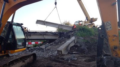 Біля Куцеволівки в Олександрійському районі ремонтують міст Біля Куцеволівки в Олександрійському районі ремонтують міст
