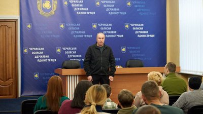 У Черкасах родинам військових вручили посмертні нагороди У Черкасах родинам військових вручили посмертні нагороди