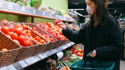 Закрили два магазини: у Каневі перевіряють дотримання карантинних норм у закладах