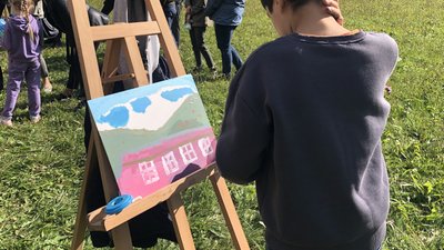 Малювали Карпати: майстерклас з малювання для дітей вимушених переселенців провели на Закарпатті Малювали Карпати: майстерклас з малювання для дітей вимушених переселенців провели на Закарпатті