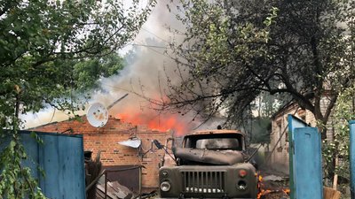 Обстріл Золочева 13 липня: пошкоджені дев'ять будинків, знищений гараж та вантажівка Обстріл Золочева 13 липня: пошкоджені дев'ять будинків, знищений гараж та вантажівка